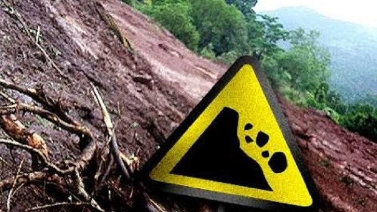 Polisi Lakukan Pencarian Warga Hilang Pasca Longsor Cipondok Subang