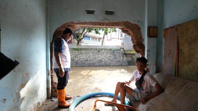 PKS Kota Bandung Tinjau Warga Terdampak Banjir dan Berikan Bantuan