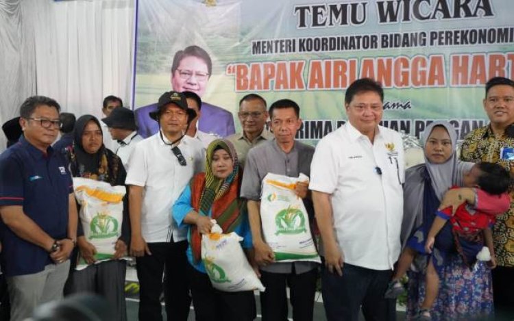 Pos Indonesia Distribusikan Beras Bantuan Pangan CBP di Indramayu