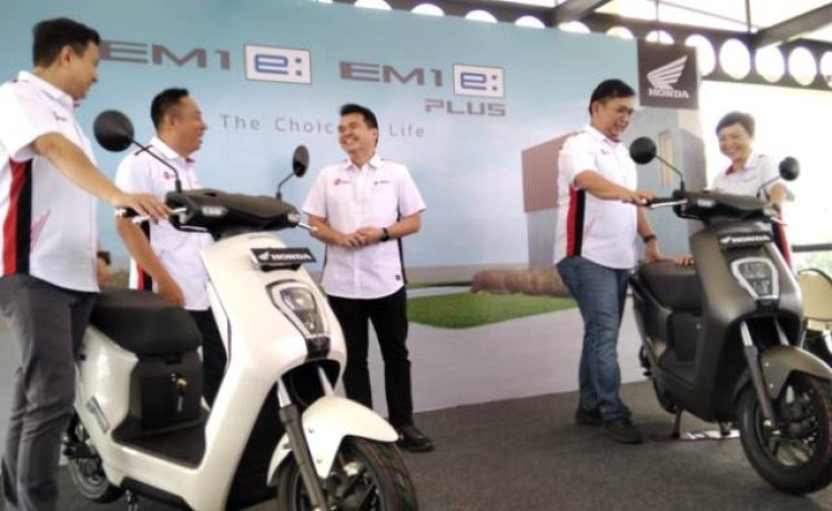 DAM Tawarkan Sepeda Motor Listrik EM1 e: dan EM1 e: Plus untuk Pasar Jabar