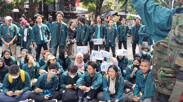 Ratusan Mahasiswa ITB Lakukan Demo, Kecam Pembayaran Kuliah Lewat Pinjol