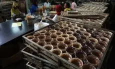 FOTO: Produksi Dodol Keranjang Imlek