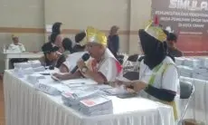 KPU Kota Cimahi Gelar Simulasi Pencoblosan, Warga Kesulitan Lipat Surat Suara