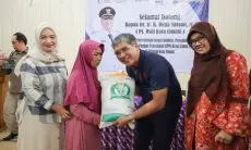 Pj Wali Kota Cimahi Serahkan 370 Ton Beras Bantuan Pangan CPP Tahap I 2024