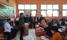 Meski Terkendala Akses, Pahlawan Demokrasi Asal KBB Jajaki Kampung Cijuhung 