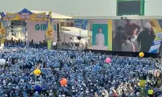 Gibran Ajak Ribuan Pendukungnya di Stadion Si Jalak Harupat Kabupaten Bandung untuk Kawal TPS dan Tidak Golput pada 14 Februari 2024