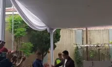 Ridwan Kamil Beserta Keluarga 'Nyoblos' di Depan Rumah