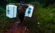 Kembalikan Logistik Hasil Pencoblosan, Penyelenggara Pemilu 2024 di Kampung Cijuhung KBB Rela Jalan Kaki Tiga Jam 