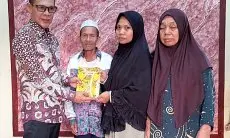 Jaro Ade Takziah ke Kediaman Petugas KPPS Leuwisadeng yang Gugur Usai Jalani Tugas