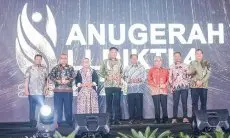Rektor UIKA Bogor Borong 4 Penghargaan Bergengsi dari LLDIKTI 