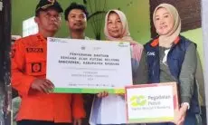 Peduli Korban Puting Beliung di Rancaekek, Pegadaian Serahkan Bantuan kepada Warga Terdampak