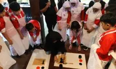 FOTO: SD Darul Hikam Kenalkan Dunia Galeri Seni di Bengkel Seni Cetak Mini