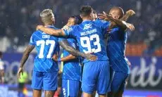Jelang Duel Klasik Kontra Persija, Persib Pilih Matangkan Strategi di Bandung dan Siap Tampil dengan Kekuatan Penuh