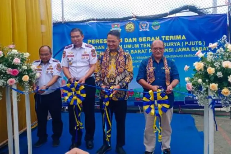 Sepanjang 2023, Kementerian ESDM dan Komisi VII DPR Klaim Bangun 135 PJUTS di Lima Kecamatan di KBB