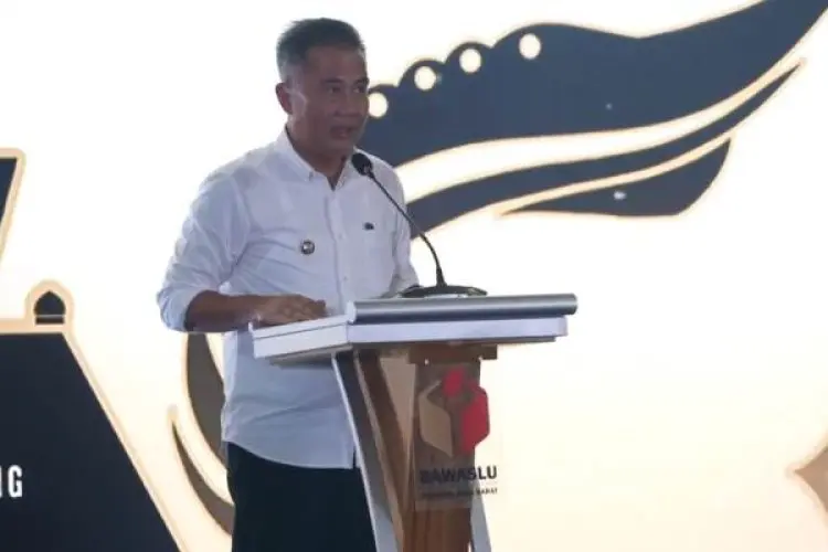 Bey Machmudin Minta Satpol PP Bantu Bawaslu Sapu Bersih APK Pemilu 2024
