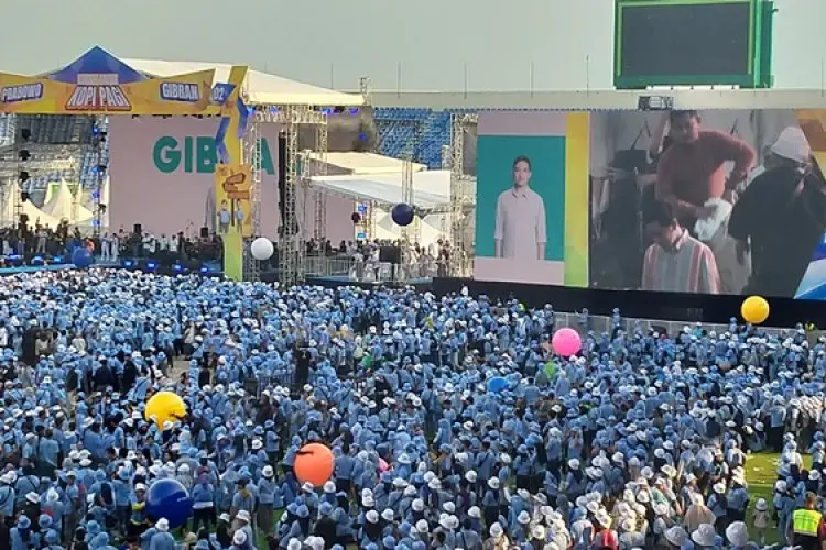Gibran Ajak Ribuan Pendukungnya di Stadion Si Jalak Harupat Kabupaten Bandung untuk Kawal TPS dan Tidak Golput pada 14 Februari 2024