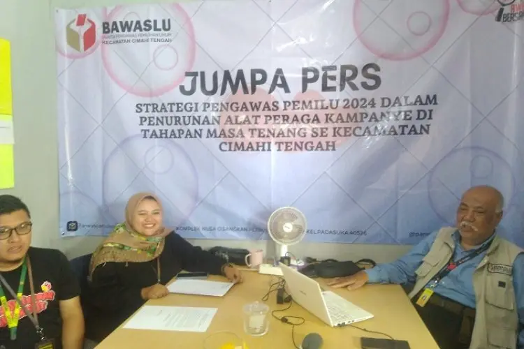 Punya Cara Tersendiri, Begini Strategi Panwascam Cimahi Tengah Tertibkan APK di Masa Tenang