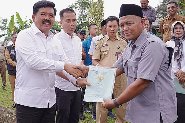 Hari Ini, Hadi Tjahjanto Bagikan 1.000 Sertifikat Tanah kepada Warga Kabupaten Bogor