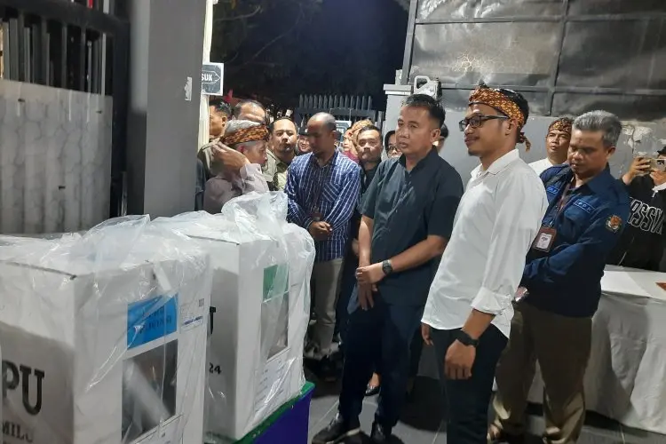 Bey Machmudin Tinjau Kesiapan TPS di Kabupaten Bandung dan Cimahi