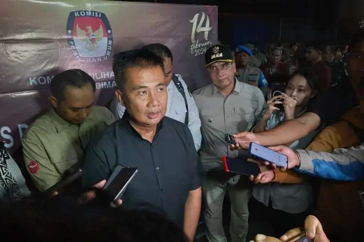 Bey Machmudin Tinjau Pemusnahan Surat Suara Kota Cimahi