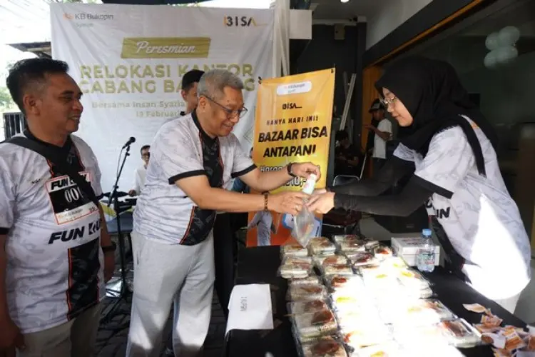 FOTO: Relokasi Kantor Cabang Bandung, KB Bukopin Syariah Gelar Fun Run dan Bazaar Murah
