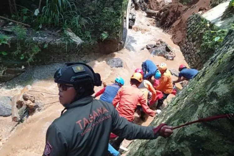 Longsor TPT di Muarasari Bogor, Empat Pekerja Tertimbun Dua Orang Tewas
