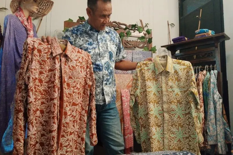 Konsisten Bisnis Batik Khas Cimahi, Pria  Ini Raih Omzet Ratusan Juta per Bulan