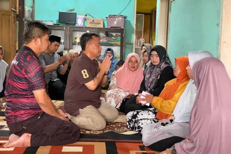 Pj Bupati Sumedang Datangi Rumah Duka Anggota KPPS yang Meninggal