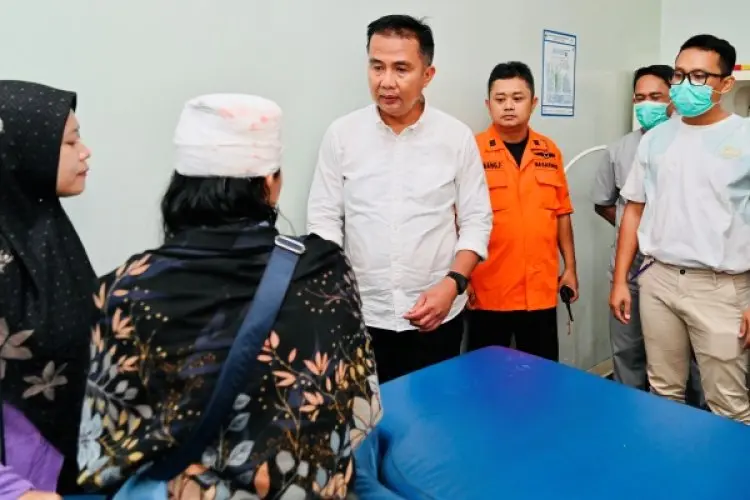 Tinjau Bencana Puting Beliung di Rancaekek, Bey Machmudin Harap Korban Luka Segera Pulih