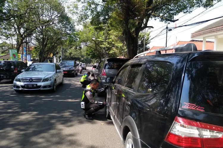 Dishub Kota Bandung Terus Gencarkan Penertiban Parkir Liar