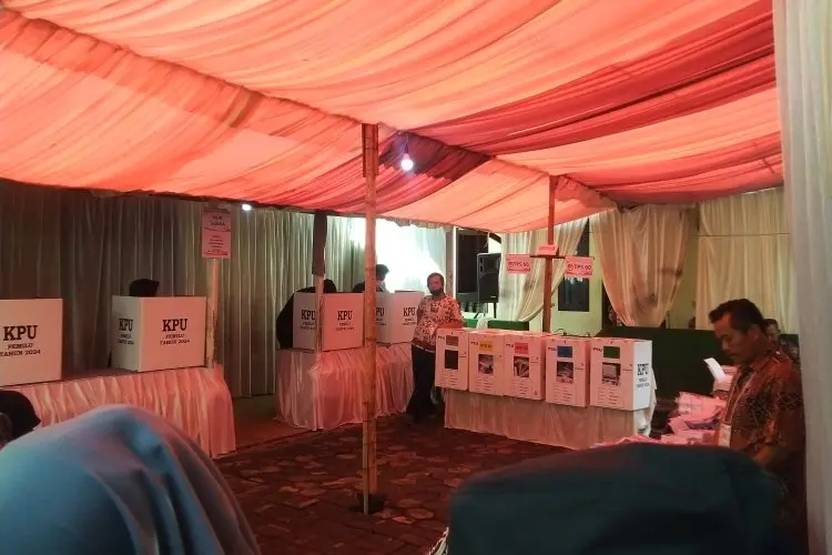 Meski Kecewa, Warga di Kelurahan Utama Cimahi Tetap Salurkan Hak Suaranya Pada PSU dan PSL
