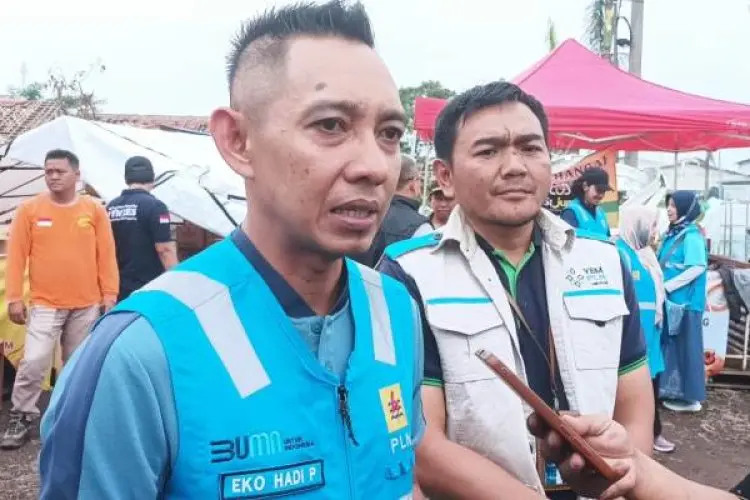 PLN UP3 Sumedang Salurkan Bantuan untuk Warga Terdampak Angin Puting Beliung di Rancaekek