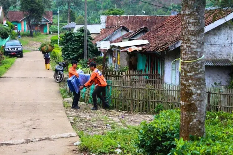 BPBD Jabar Siapkan Terpal untuk Warga Terdampak di Kertasari 