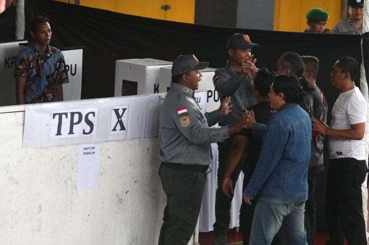 Masuk Zona Kuning Bencana, Tiga TPS di Purwakarta Terpaksa Dipindah