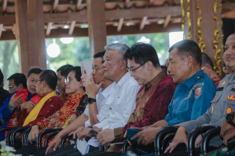 Pj Wali Kota Bandung Ajak Masyarakat Konghucu Hadirkan Pemilu Damai