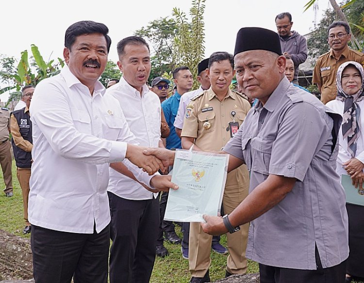 Hari Ini, Hadi Tjahjanto Bagikan 1.000 Sertifikat Tanah kepada Warga Kabupaten Bogor