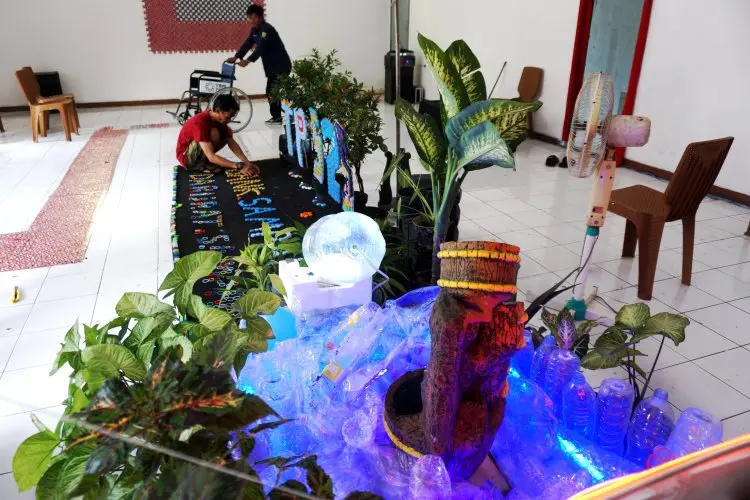 FOTO: TPS Unik Dari Sampah Plastik