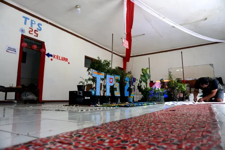 FOTO: TPS Unik Dari Sampah Plastik