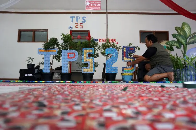 FOTO: TPS Unik Dari Sampah Plastik