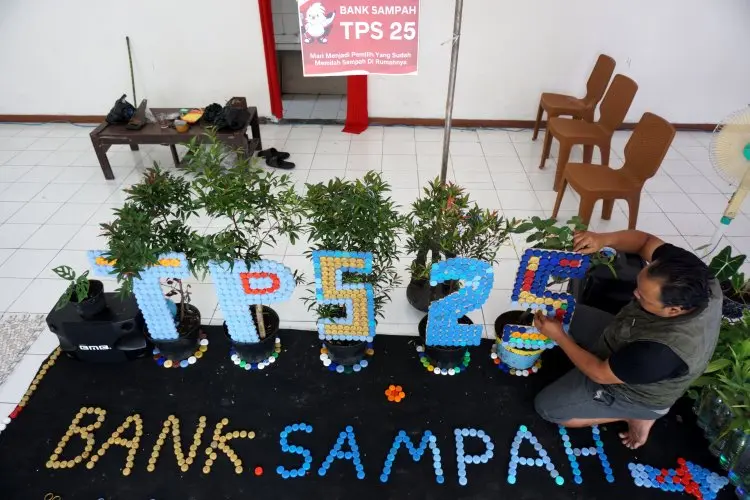 FOTO: TPS Unik Dari Sampah Plastik