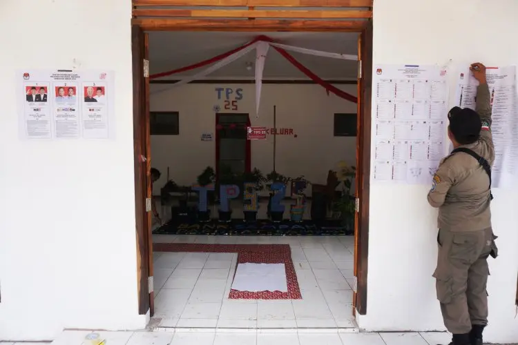 FOTO: TPS Unik Dari Sampah Plastik