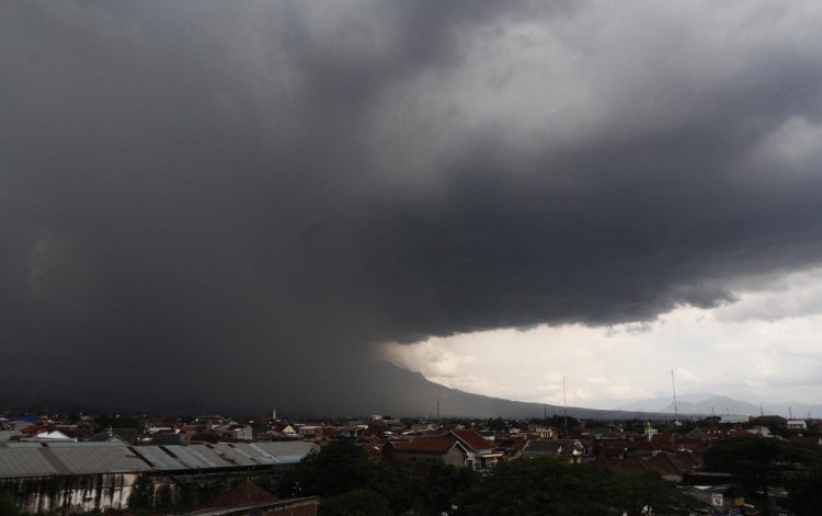 BMKG Bandung Imbau Masyarakat Waspadai Cuaca Ekstrem 