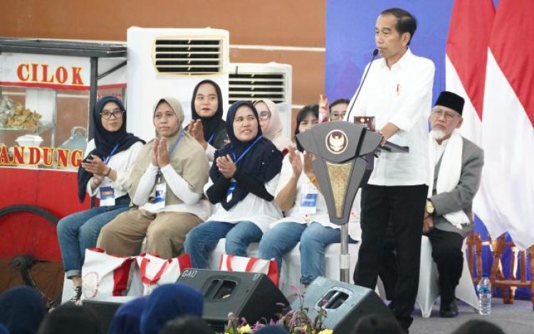 Di Hadapan 4.285 Nasabah PNM Mekaar Kota Bekasi, Jokowi Bilang Dulu Bekerja Mulai Dari Subuh Hingga Tengah Malam 