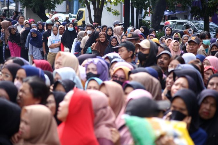 FOTO: Gelaran Operasi Pasar Murah di Bandung