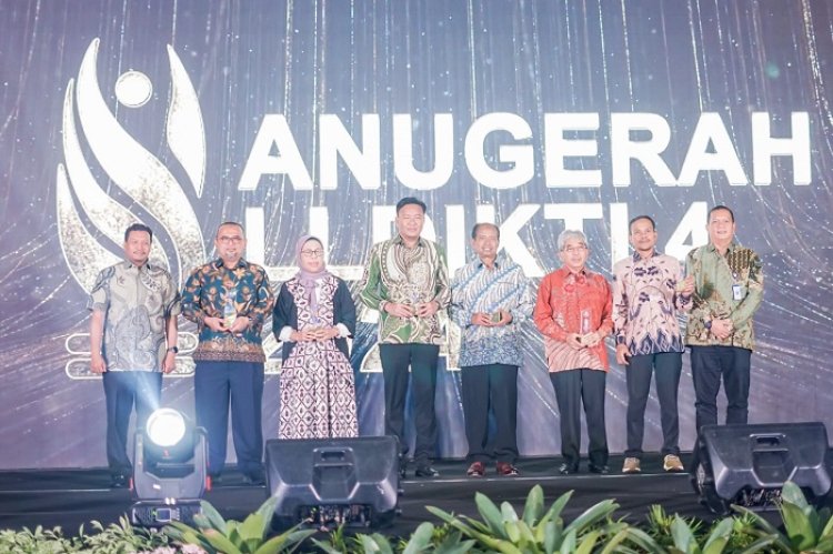 Rektor UIKA Bogor Borong 4 Penghargaan Bergengsi dari LLDIKTI 