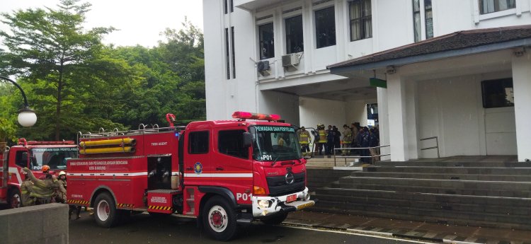 Atap Kantor ATCS Dishub Kota Bandung Terbakar
