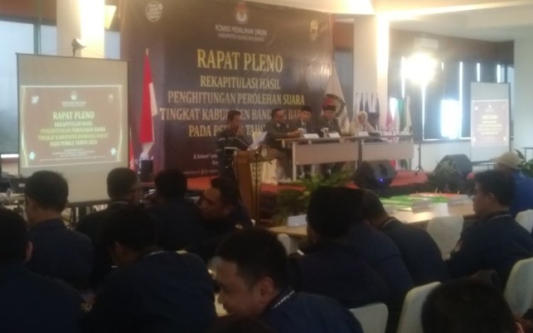 Di Rapat Pleno Rekapitulasi Suara Tingkat Kabupaten, Ketua KPU KBB Sebut Partisipasi Pemilih Turun 4 Persen