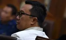 Imam Nahrawi Hirup Udara Bebas