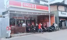 Satpol PP Kota Bandung Segel Minimarket di Gegerkalong