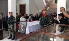 Jusuf Kalla Takziah ke Almarhum Solihin GP
